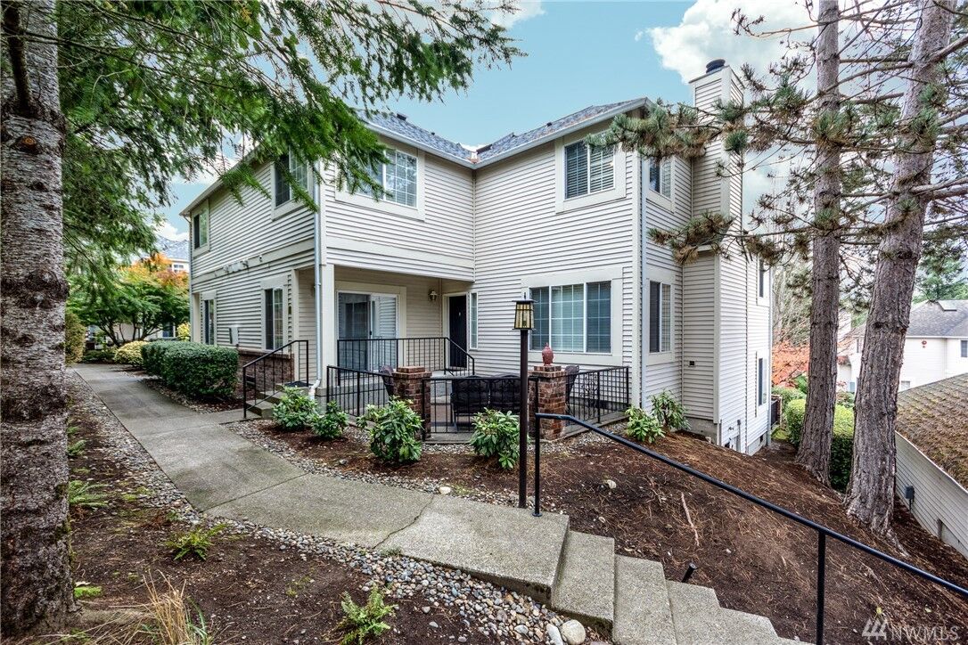 Property Photo:  10909 Avondale Rd NE Q-166  WA 98052 