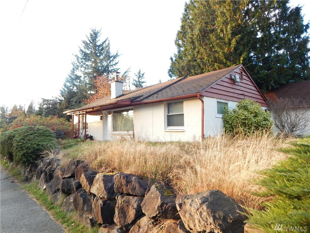Property Photo: 5303 236th St SW WA 98043