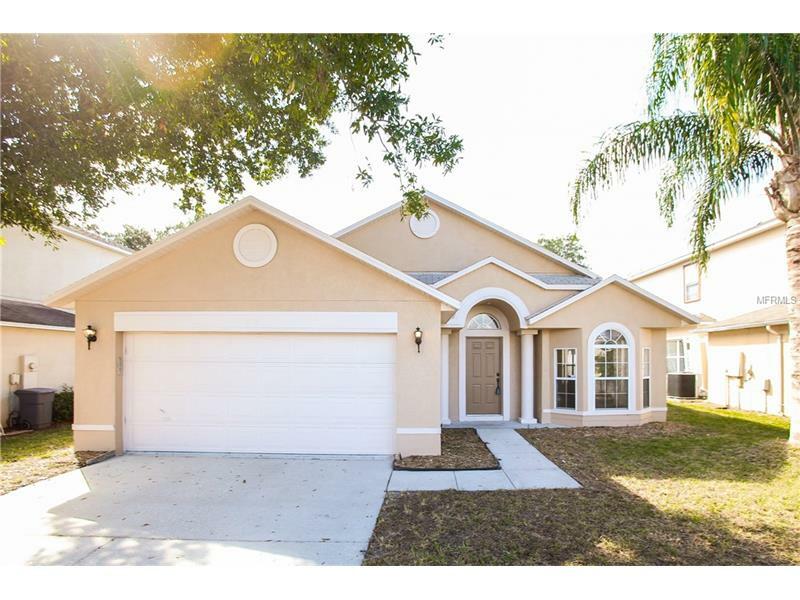 Property Photo:  512 Lancer Oak Drive  FL 32712 