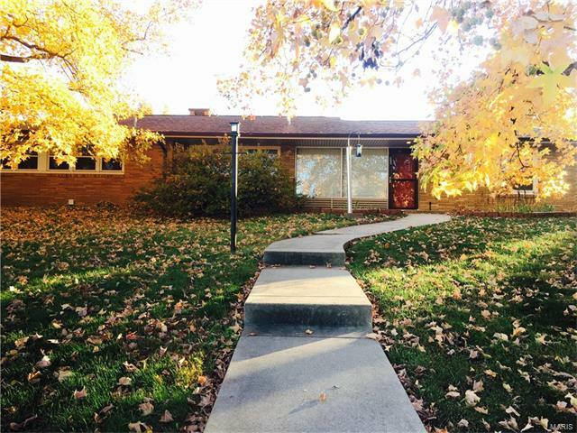Property Photo: 928 Parkview Drive 63028
