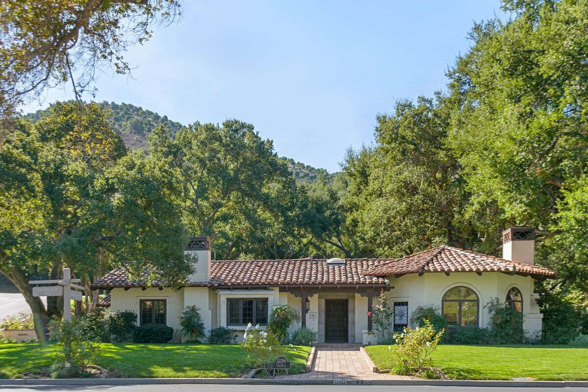 Property Photo:  32294 Takishla Pl  CA 92061 