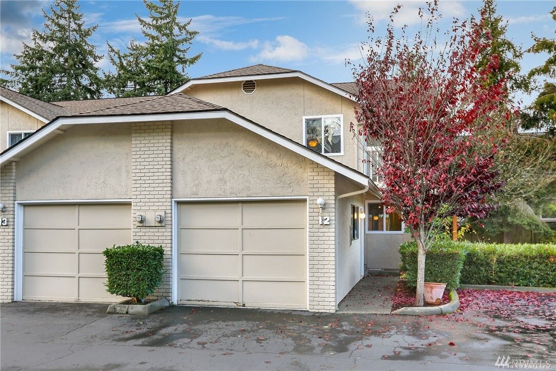 Property Photo: 7740 196th St SW 12 WA 98026