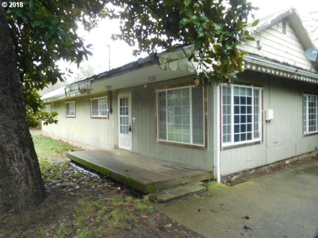 Property Photo:  10085 SW Johnson St  OR 97223 