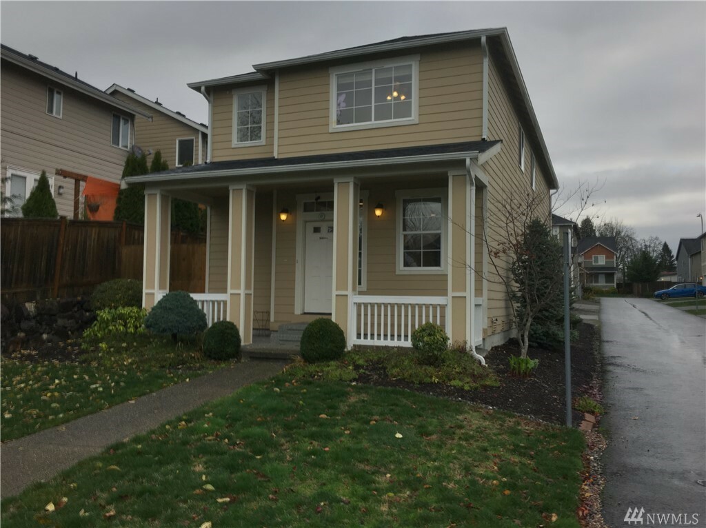 Property Photo:  320 Graham Ave NE  WA 98059 