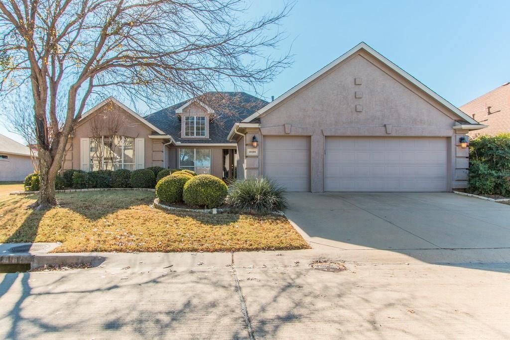 Property Photo:  10101 Countryside Drive  TX 76207 