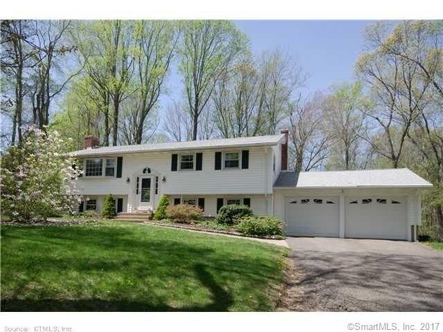 Property Photo:  7 Heritage Circle  CT 06413 