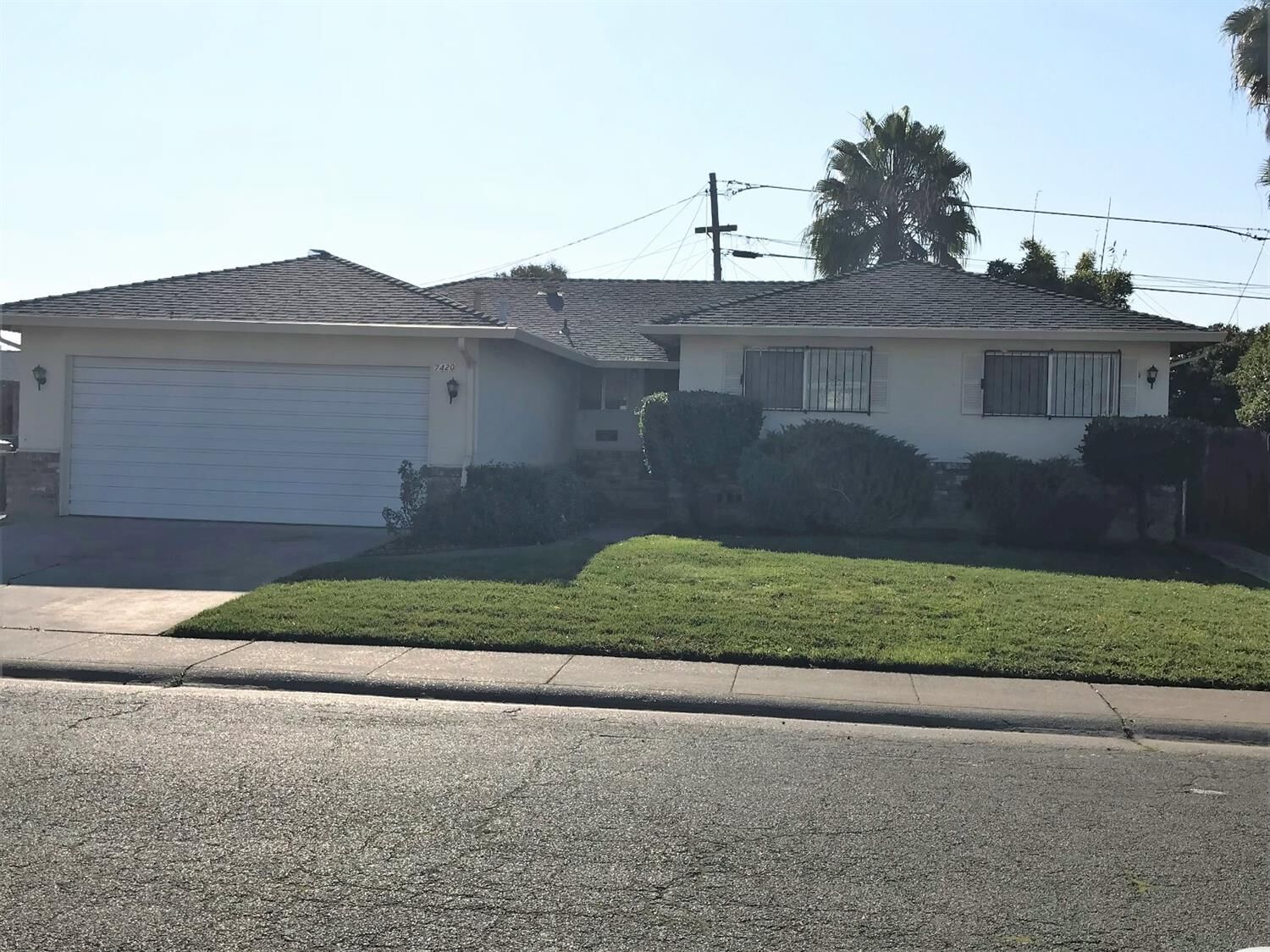 Property Photo:  7420 Flamingo Way  CA 95828 