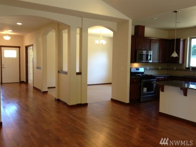 Property Photo:  1201 Chestnut Ct  WA 98274 