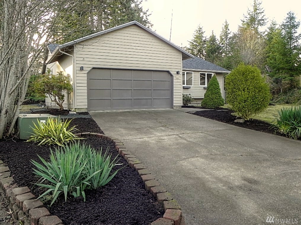 Property Photo:  725 Sunset Ct  WA 98584 