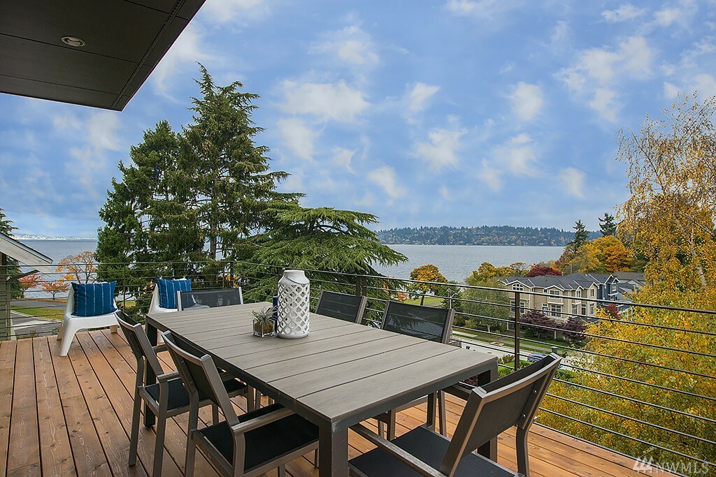 Property Photo:  4016 S 48th Ave S  WA 98118 