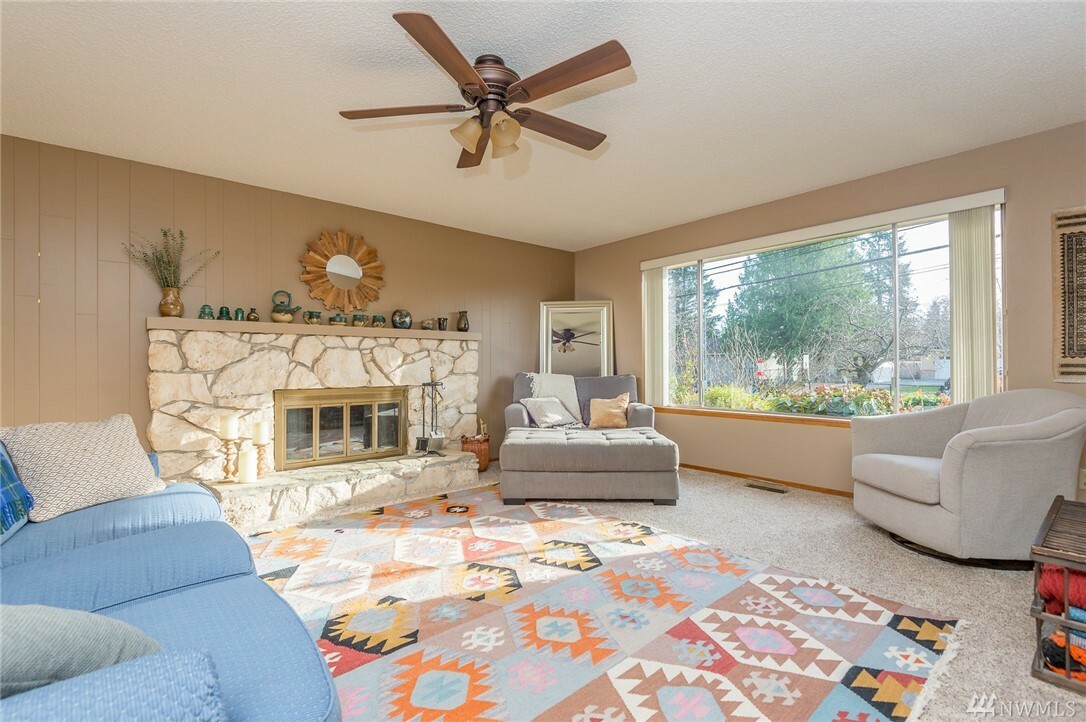 Property Photo:  13604 SE 180th St  WA 98058 