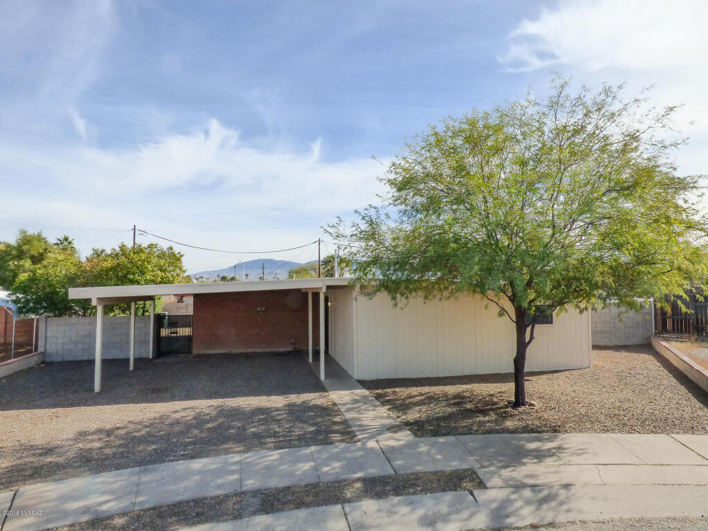 Property Photo:  8136 E Holmes Place  AZ 85710 
