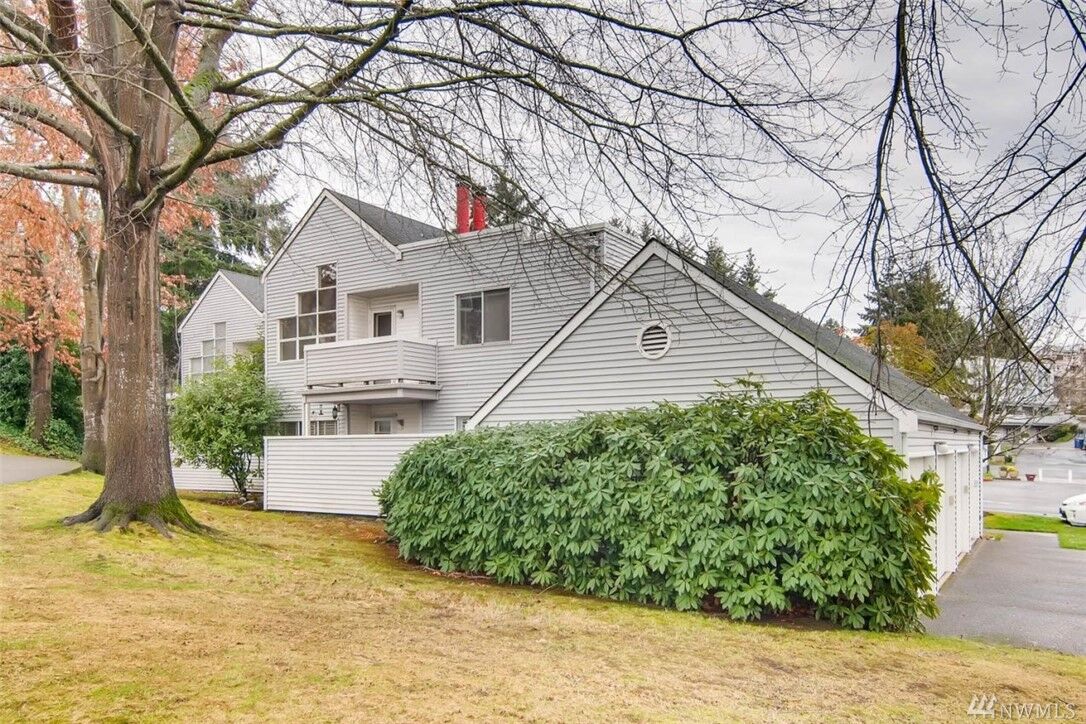 Property Photo:  402 4th Avenue 402  WA 98033 