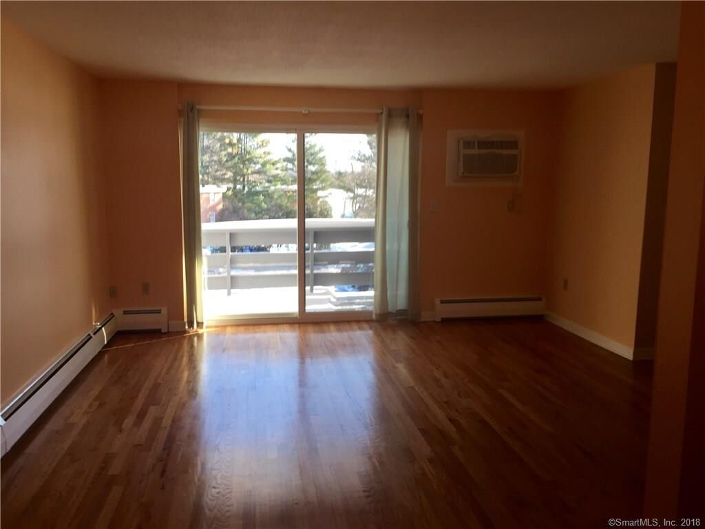 Property Photo: 102-B6 Oakwood Avenue B-6 CT 06119