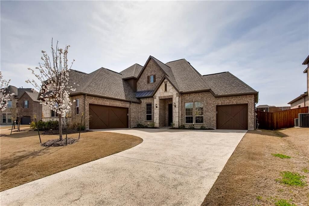 Property Photo: 1025 Calm Crest Drive TX 75087