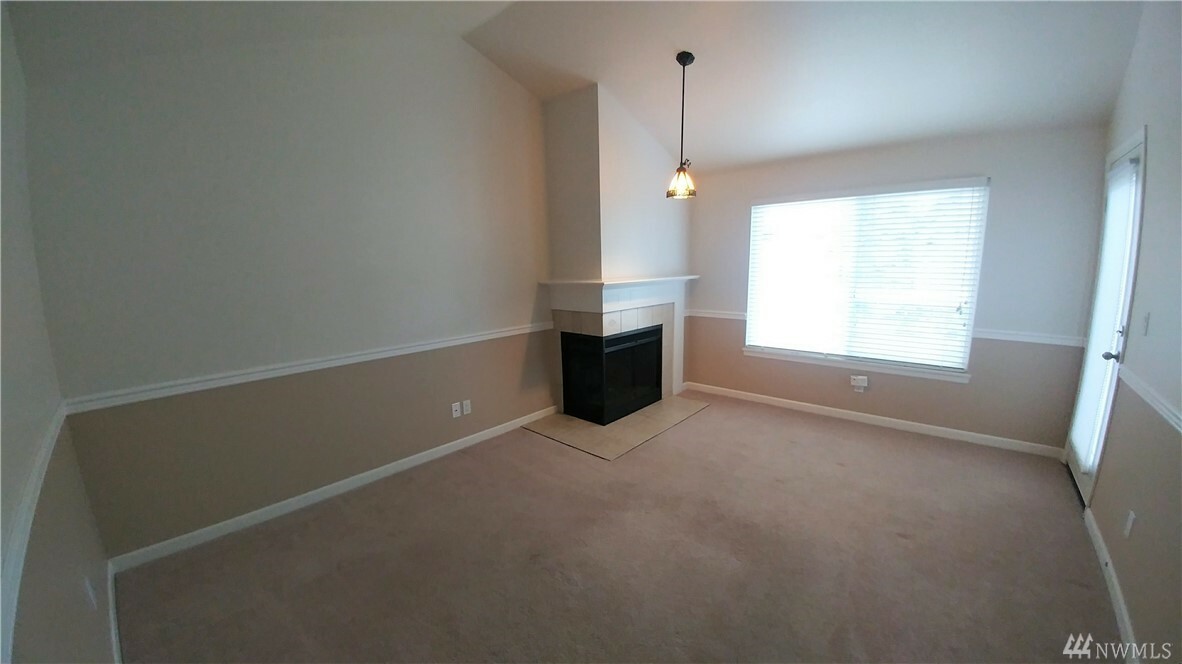 Property Photo:  11112 NE 124th Lane D213  WA 98034 