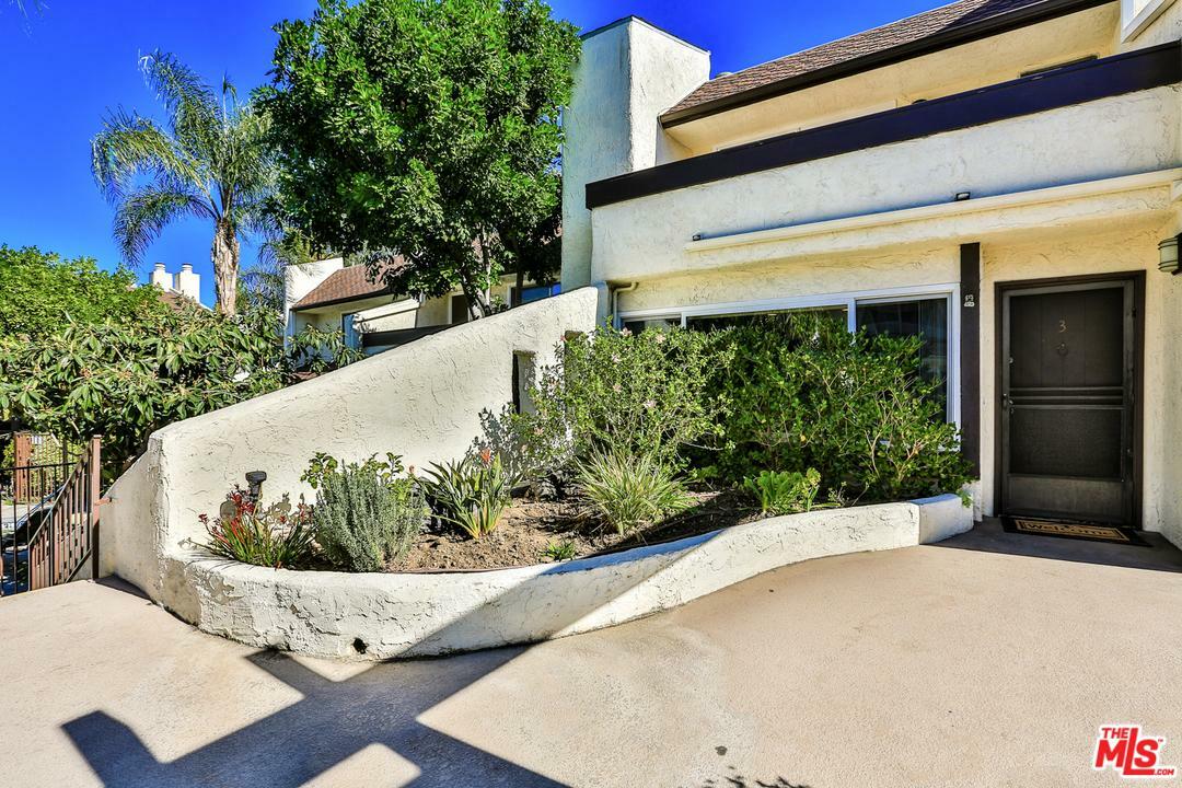 Property Photo:  4321 Matilija Ave 3  CA 91423 