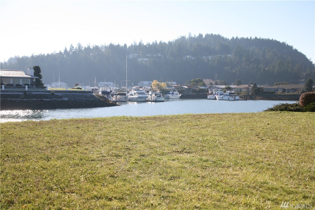 Property Photo: 123 Lummi Cir WA 98257