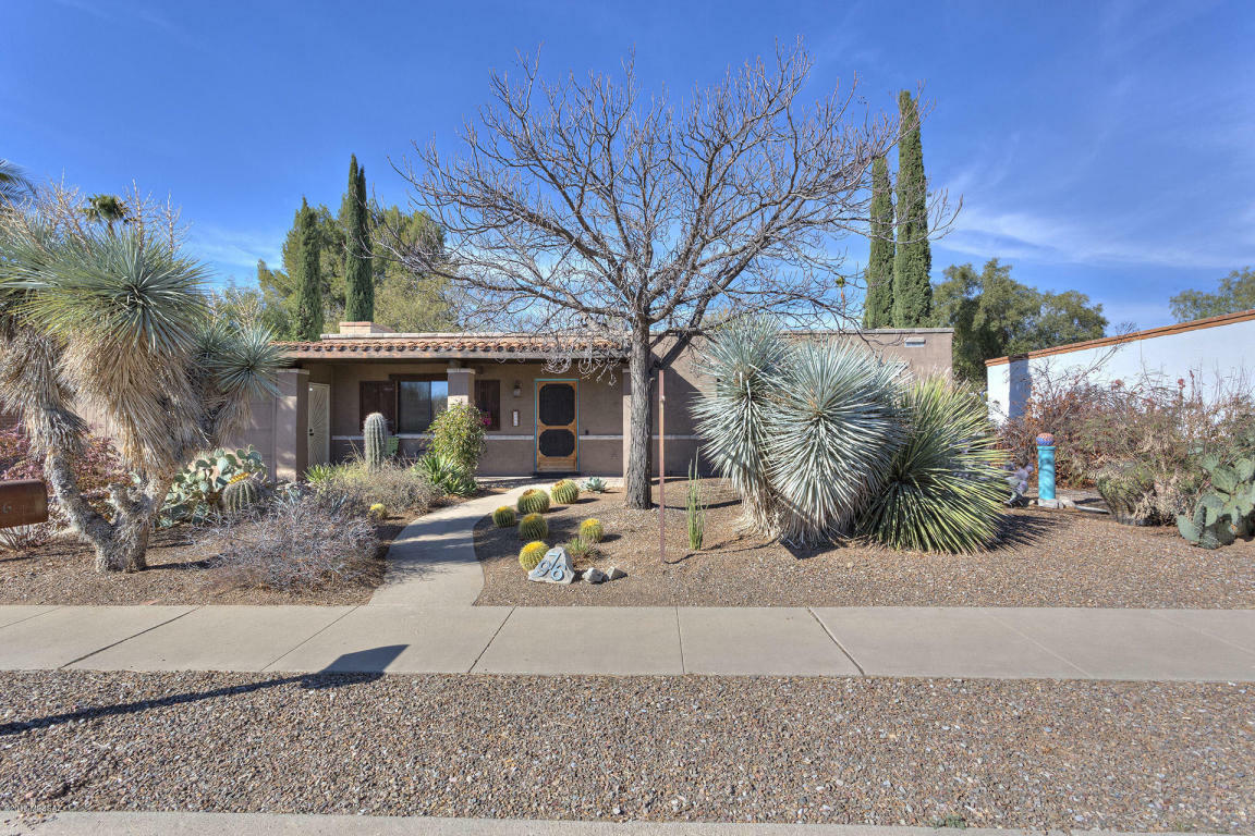 Property Photo:  976 S La Huerta  AZ 85614 