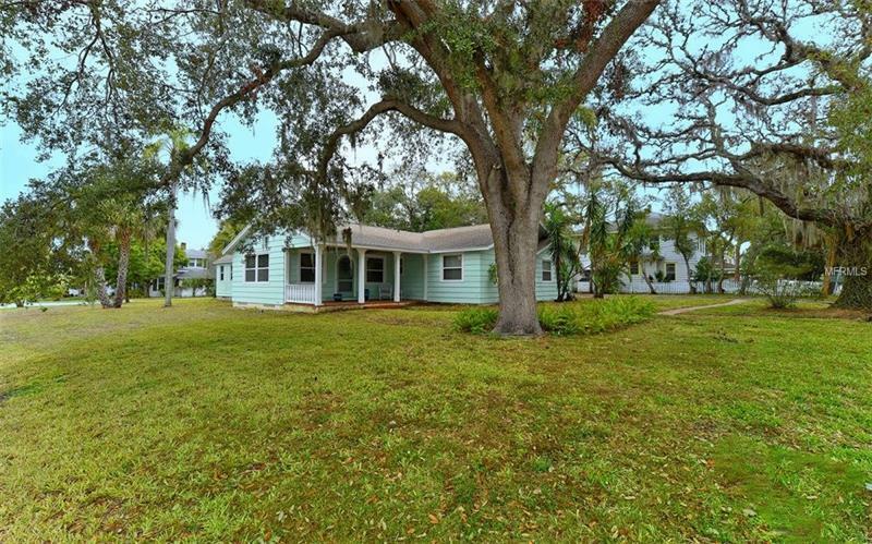 Property Photo:  1609 Arlington Street  FL 34239 