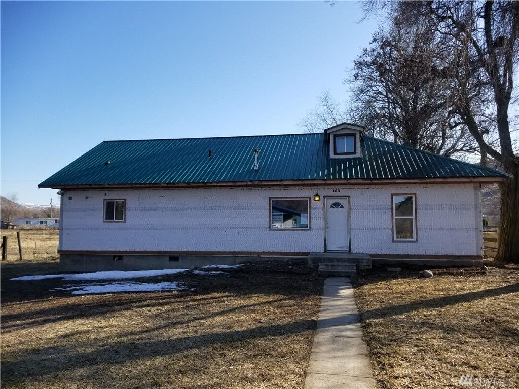 Property Photo:  103 Riverside St S  WA 98849 