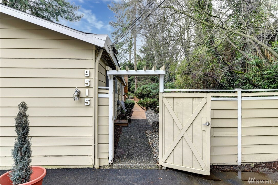 Property Photo:  9515 Sand Point Way NE  WA 98115 