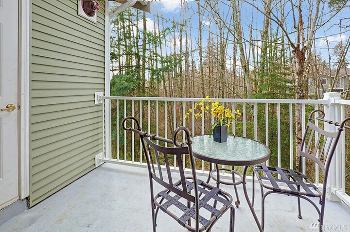 12712 Admiralty Wy B-305  Everett WA 98204 photo