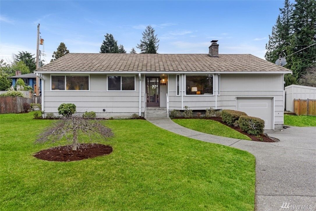 Property Photo: 2126 N 134th St WA 98133
