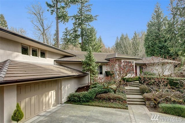 Property Photo:  16102 Cougar Mountain Wy SE  WA 98006 