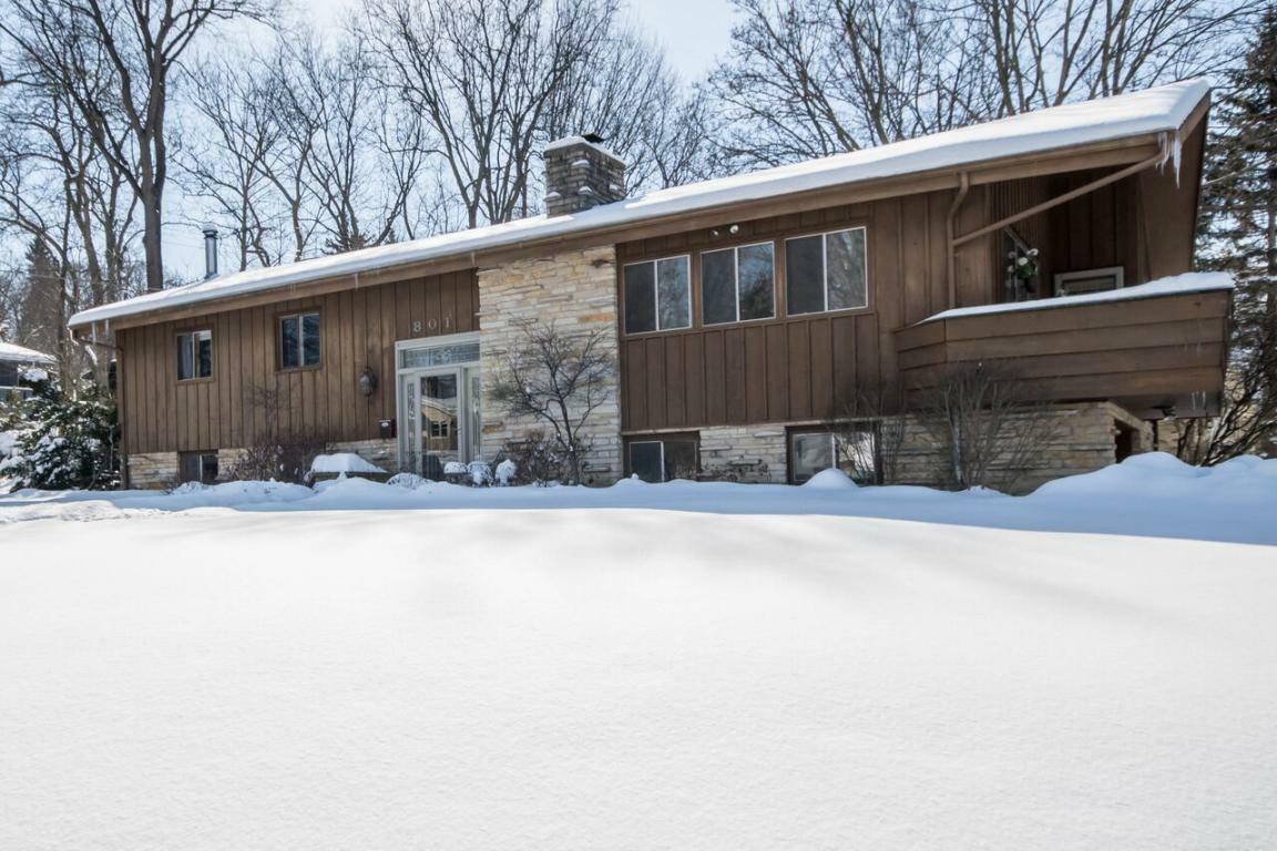 Property Photo:  801 Oakwood Dr  WI 53186 