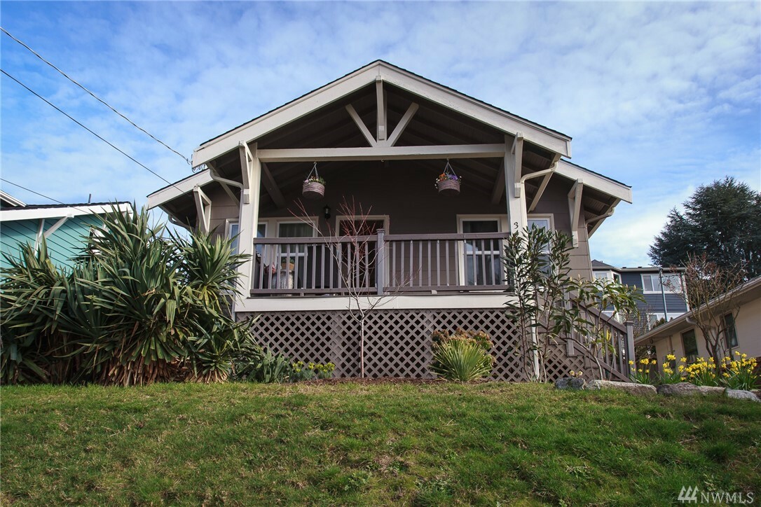 Property Photo: 3422 41st Ave SW WA 98116