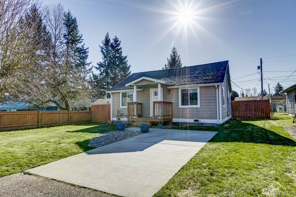 Property Photo:  1224 E 70th St  WA 98404 