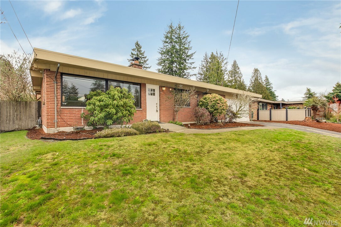 Property Photo:  6903 192nd Place SW  WA 98036 