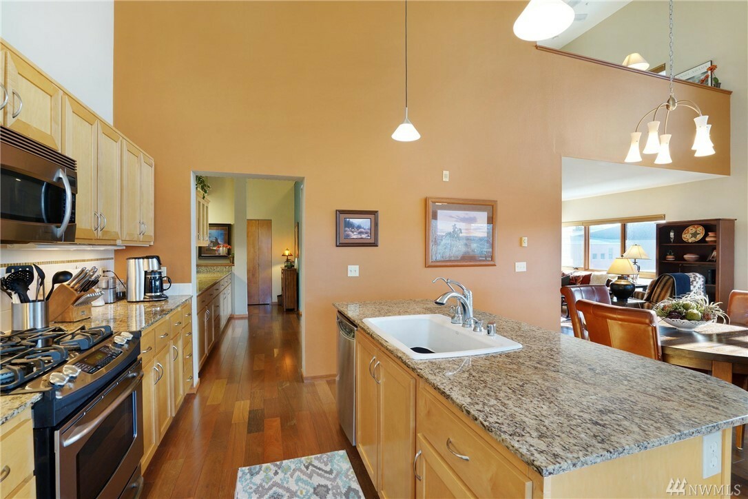 Property Photo:  210 W Pioneer Ave 321  WA 98371 