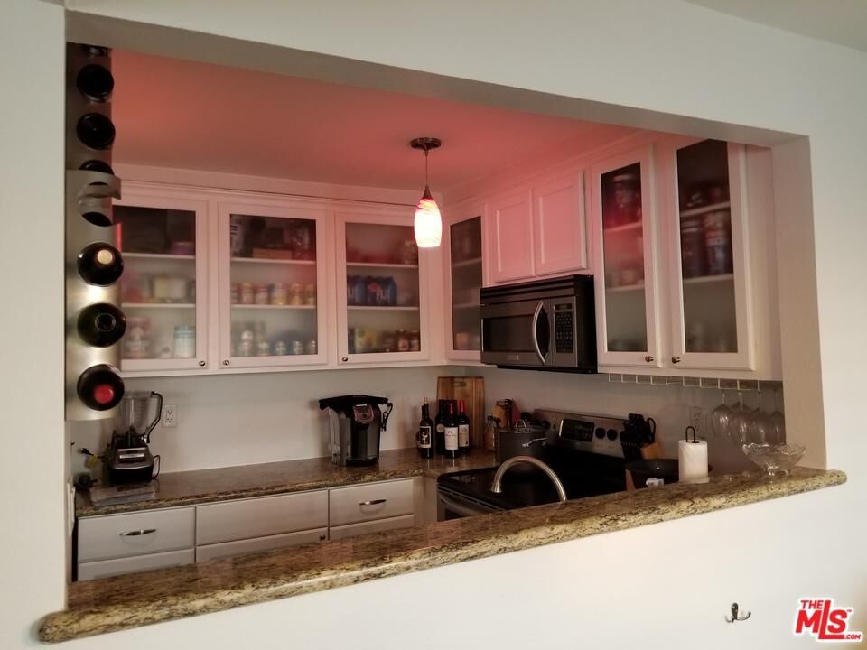 Property Photo: 435 S Virgil Ave 108 CA 90020