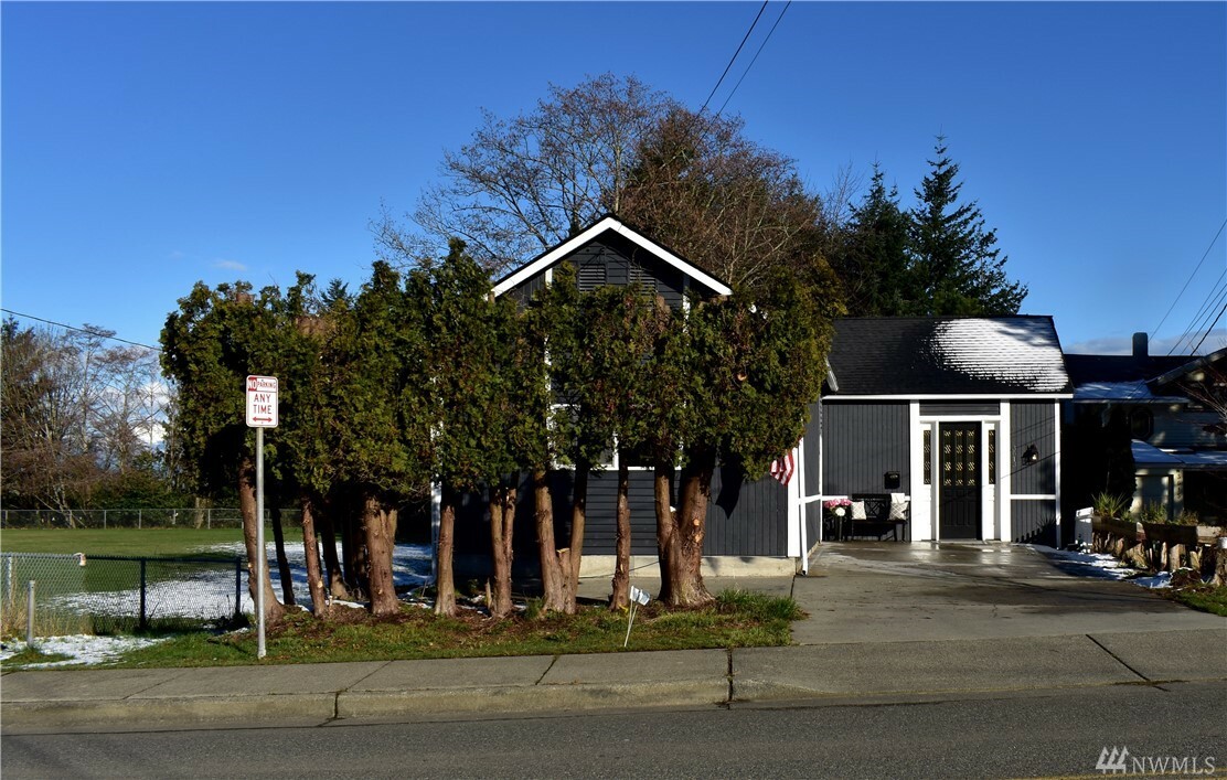 Property Photo:  3613 Norton Ave  WA 98201 