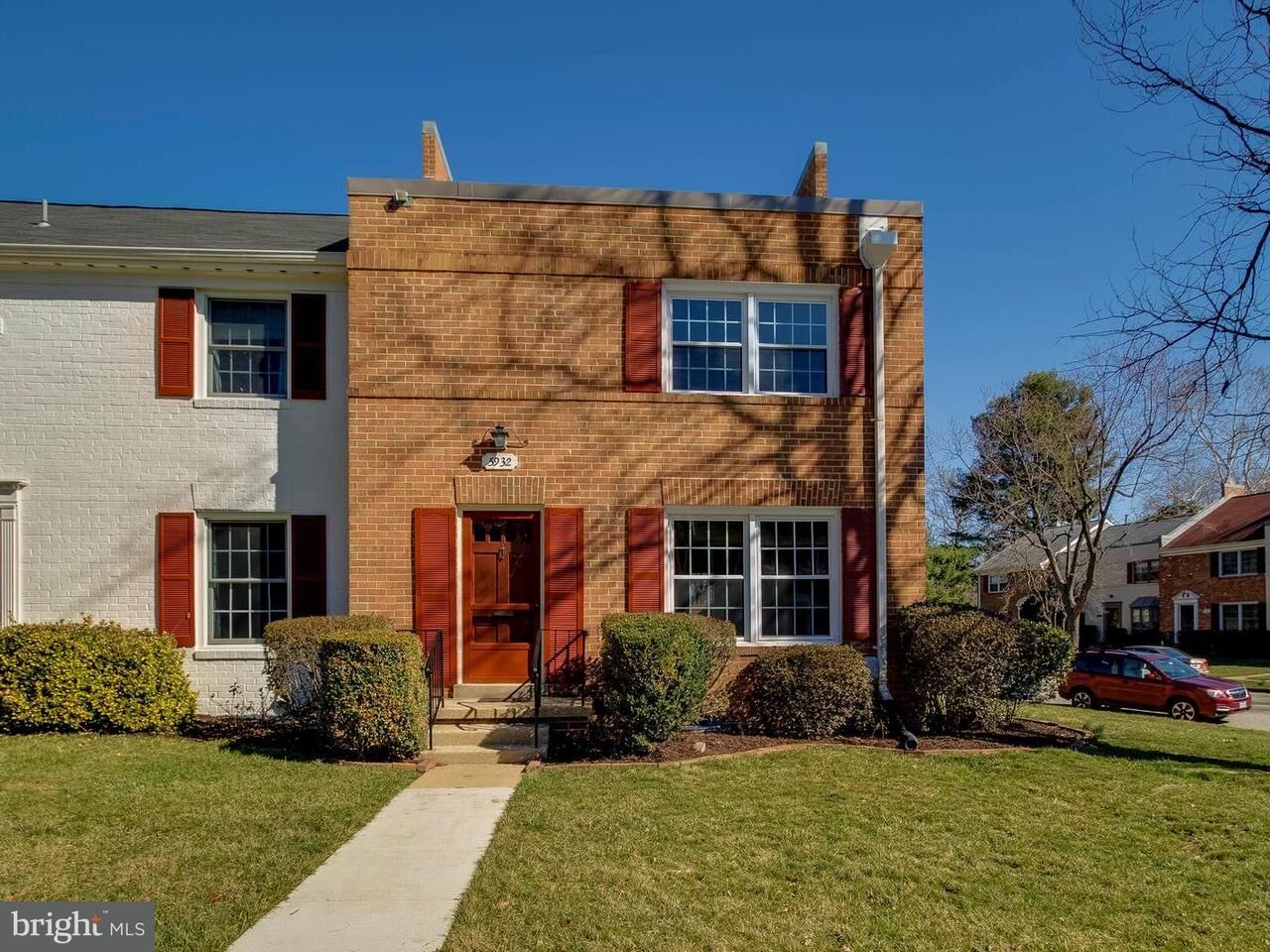 Property Photo: 5932 Seabright Road VA 22152