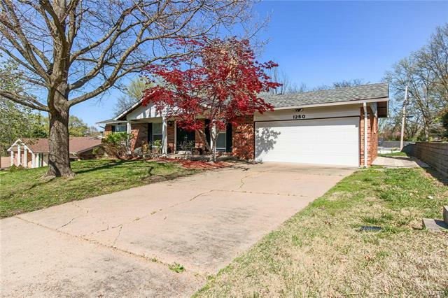 Property Photo: 1250 Hyannis Drive 63146