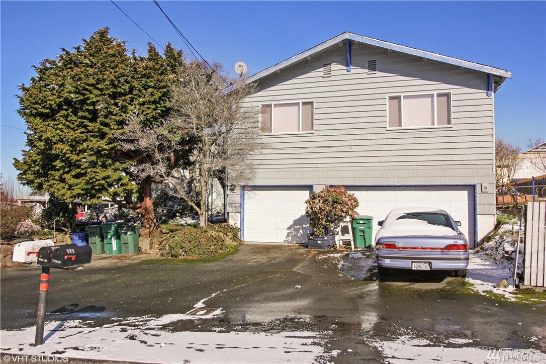 Property Photo:  212 N 100th Street  WA 98133 