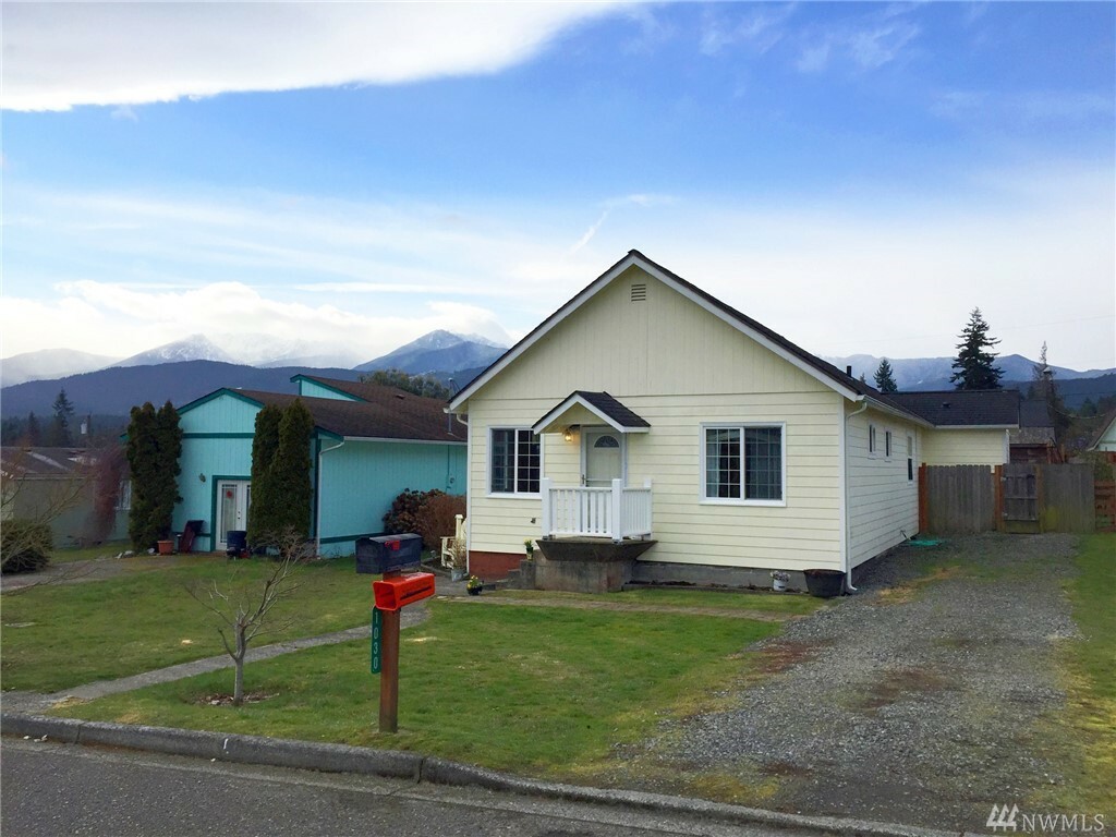 Property Photo:  1030 W 11th St  WA 98363 