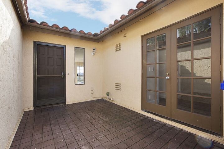 Property Photo: 6873 Fashion Hills Blvd CA 92111