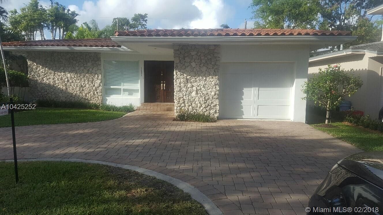 Property Photo:  