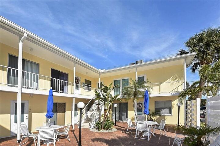 Property Photo:  700 W Venice Avenue 206  FL 34285 