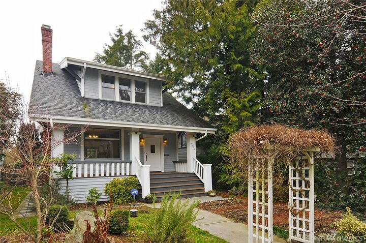 2529 Queen Anne Ave N  Seattle WA 98109 photo