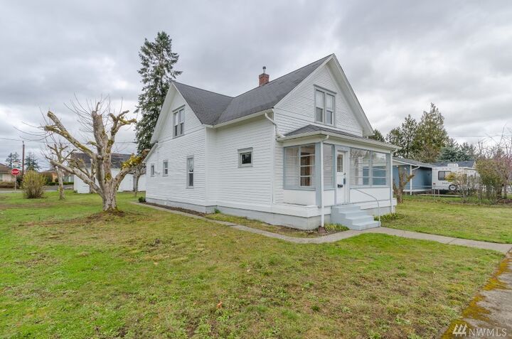 Property Photo: 421 Courtland St WA 98531