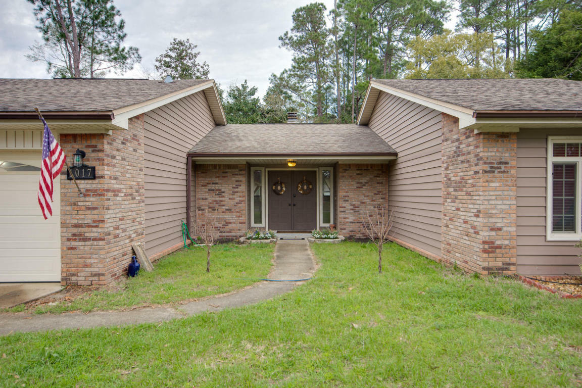 Property Photo:  1017 Darlington Oak Drive  FL 32578 