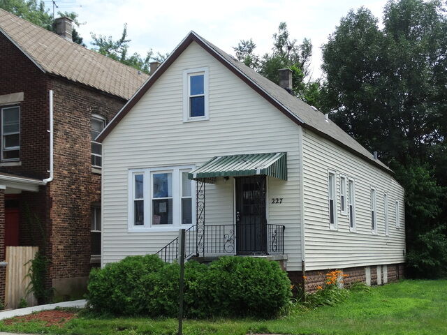 Property Photo:  227 154th Place  IL 60409 