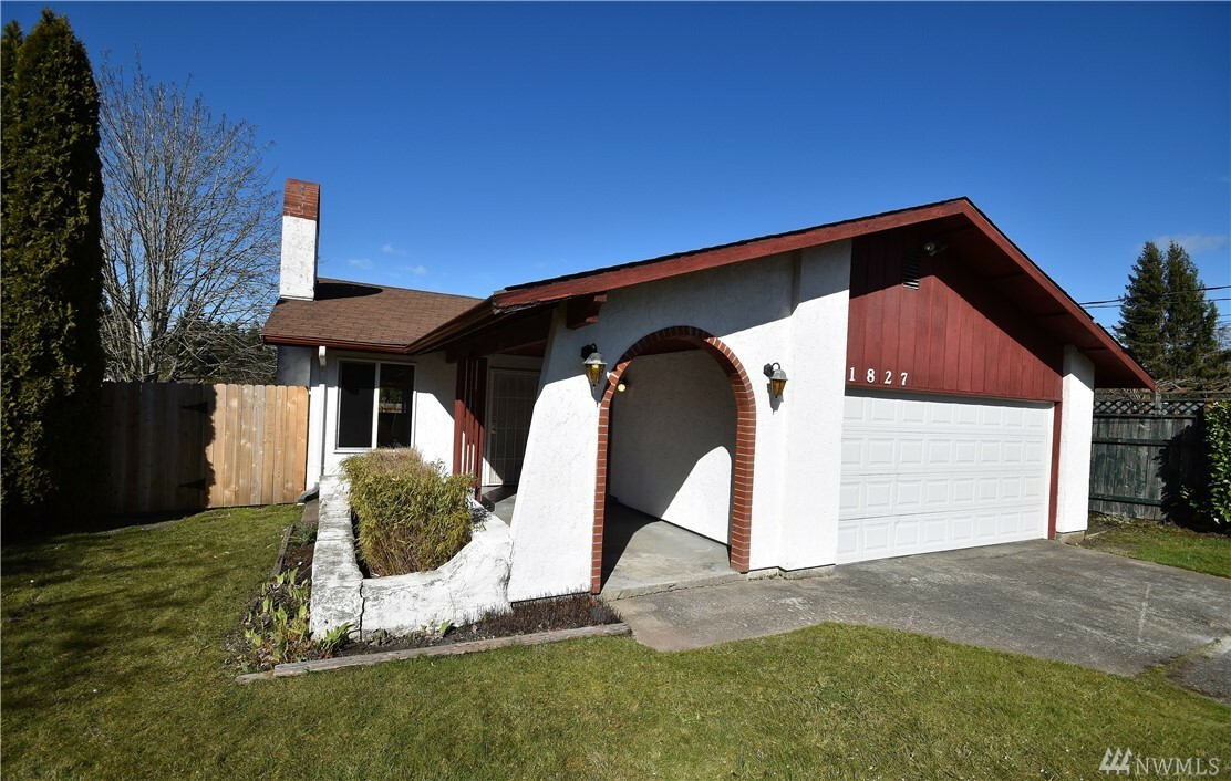 Property Photo:  1827 SE Beck St  WA 98366 