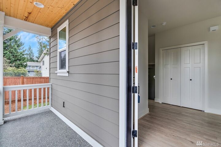 Property Photo:  5602 218th Ct SW  WA 98043 