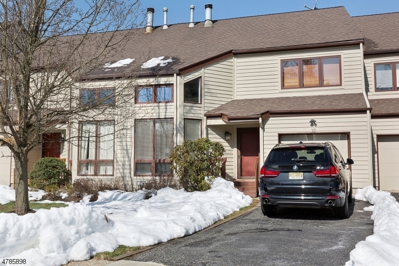 Property Photo:  10 Franklin Ct  NJ 07924 